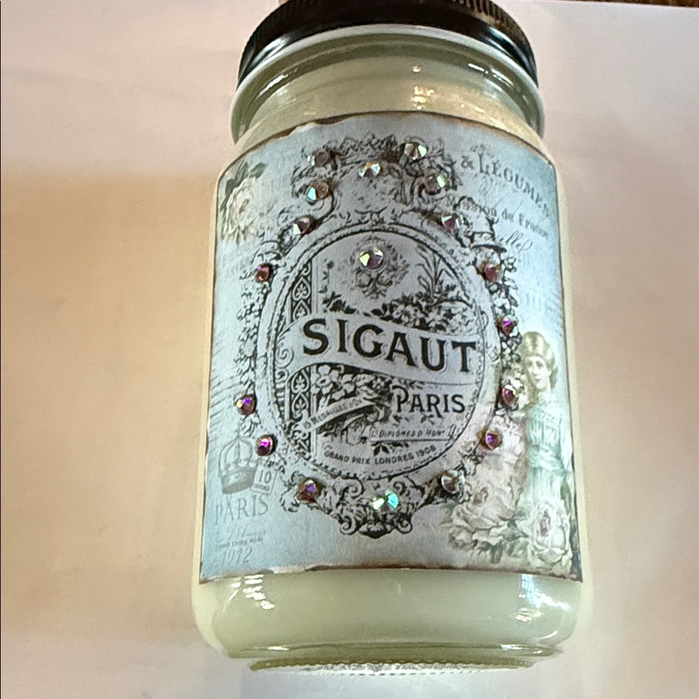Natural Soy Wax Candle - Black Lid